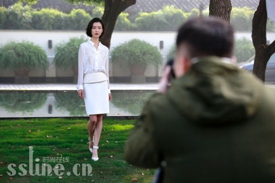超模杜鹃首度拍摄国内女装品牌,演绎EP雅莹2014春夏新品系列 超模杜鹃首度拍摄国内女装品牌,演绎EP雅莹2014春夏新品系列