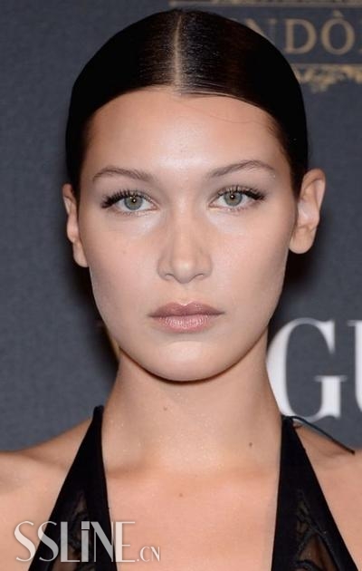 Bella Hadid2017ģء