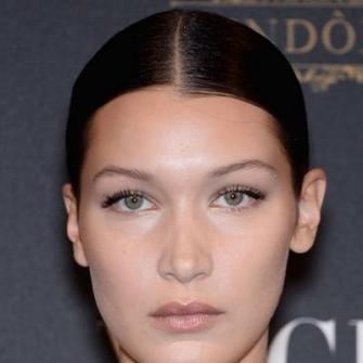 Bella Hadid2017ģ