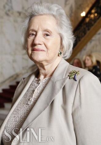 ʦ Judith Leiber 97